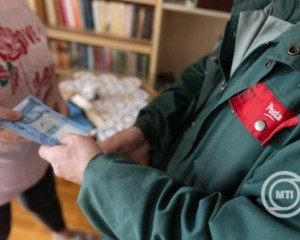 Péntektől kézbesítik a februári dupla és a 14. havi nyugdíj első negyedét