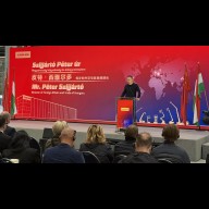 Hatalmas kínai beruházás Tatabányán: Átadták a Zoomlion első európai gyárát