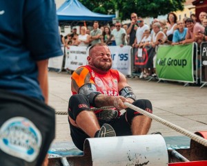 A nappaliból a világbajnoki dobogóig: 300 kilós világcsúccsal lett bajnok az esztergomi versenyző