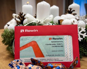 Már kézbesítik az esztergomi idősek karácsonyi ajándékutalványait