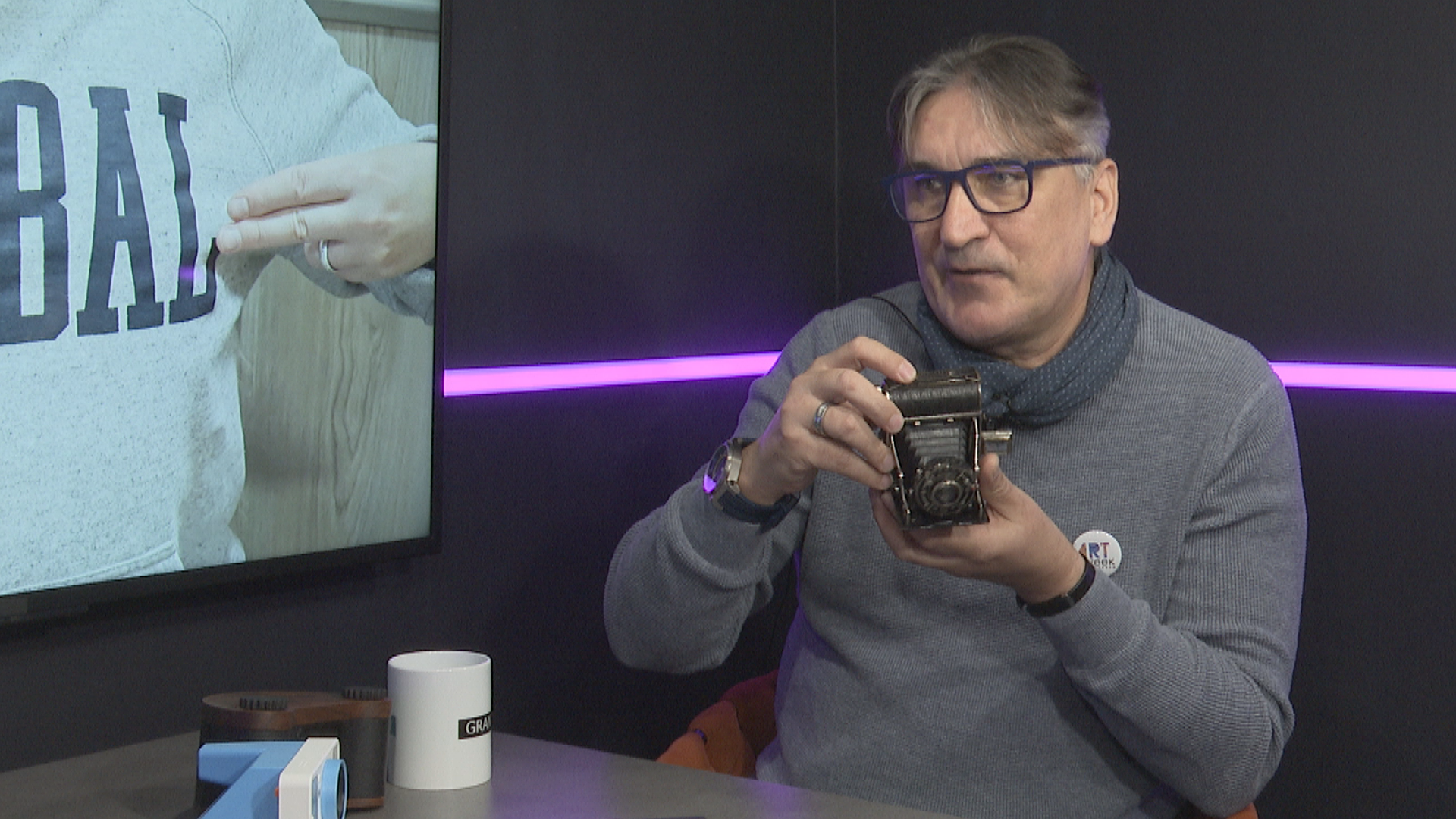 Verbal - Téma: Miért érdekes egy víz alatt úszó férfi? Vendég: Gál András fotóművész, tanár  2026.03.30.