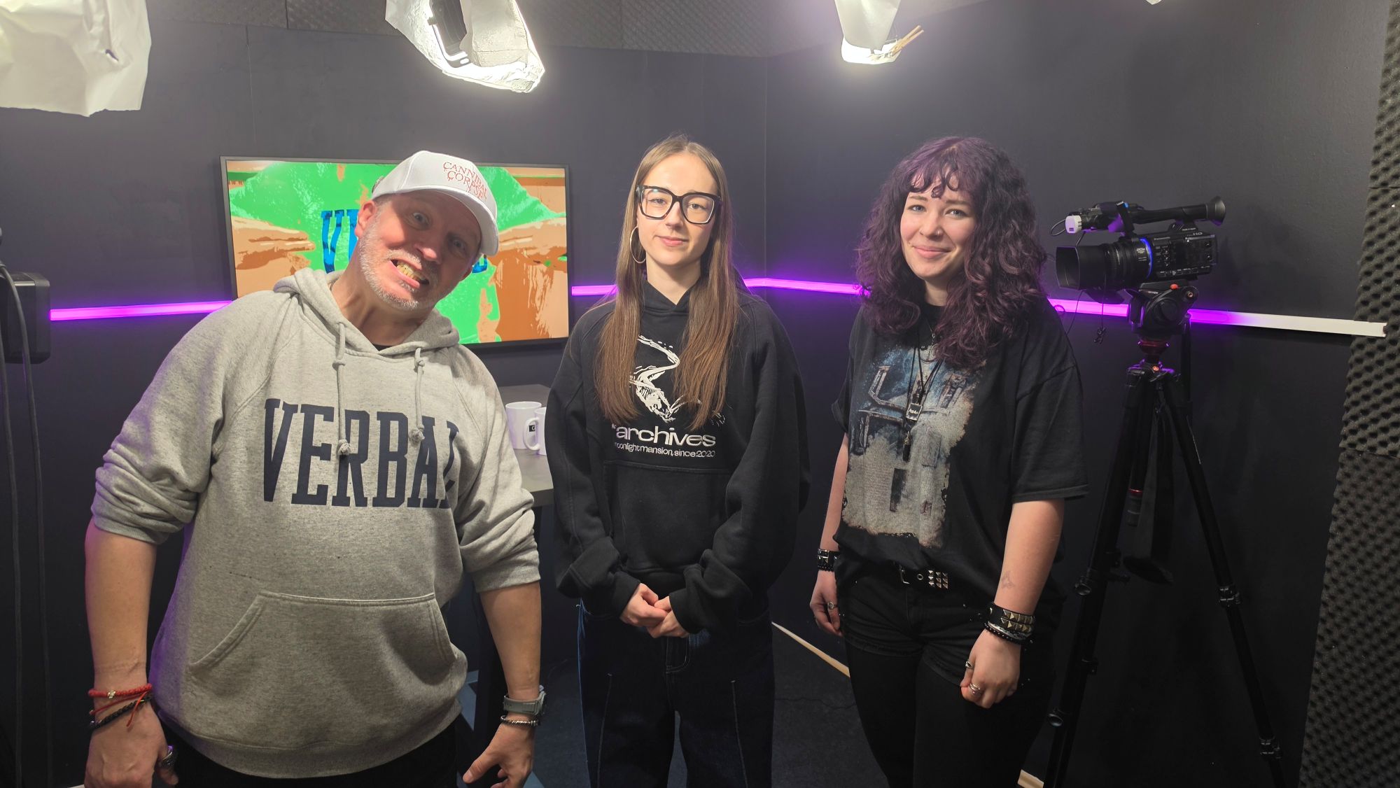 Verbal - Téma:  Ez egy rocker diáklány zenekar! Vendég: Eszenyi Leila Cecília, Gula Regina /Cicafröccs/  2026.04.01.